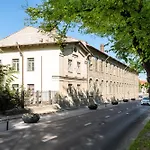 - 2 Story Loft - Next To Old Town Apartamento