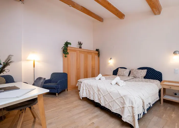 - 2 Story Loft - Next To Old Town