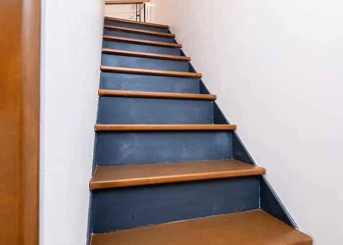 - 2 Story Loft - Next To Old Town Apartment