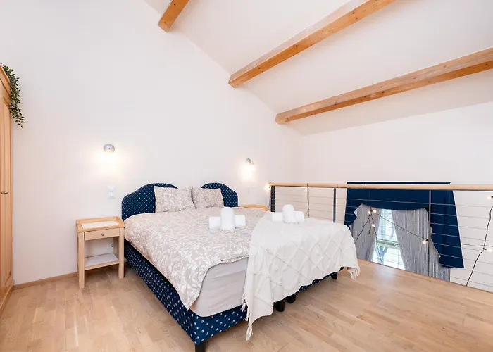 - 2 Story Loft - Next To Old Town Apartment *