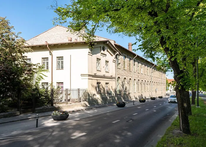 - 2 Story Loft - Next To Old Town Apartment